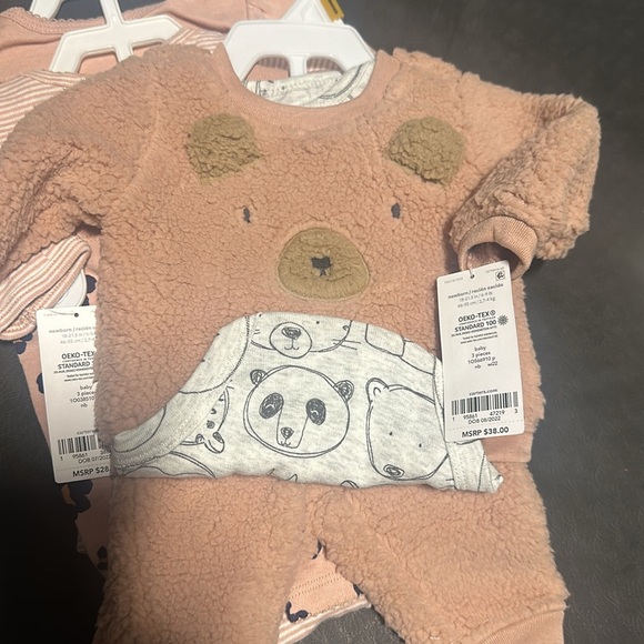 Carters baby sets, newborn. Free book or Aden and Anais blanket with purchase - Picture 4 of 6